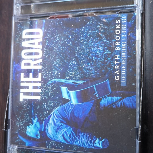 Garth Brooks (The Ultimate Collection)2018 - Picture 7 of 9